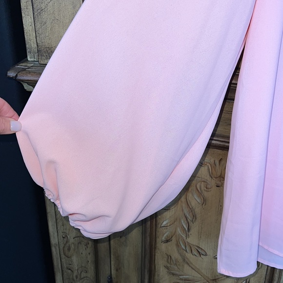 Qearal V Neck Blouse - Picture 6 of 10